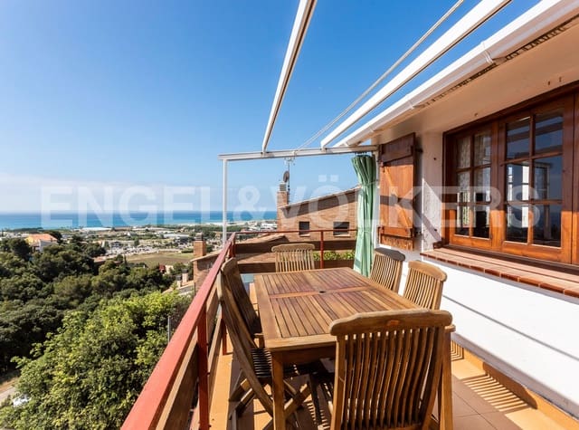 5 bedroom Villa for sale in Santa Susanna with pool garage - € 865,000 (Ref: 9087848)