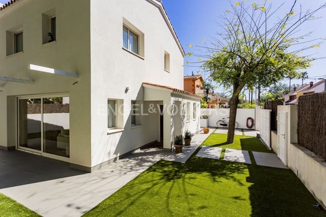3 sypialnia Willa na sprzedaż w Castelldefels z garażem - 1 195 000 € (Ref: 9087882)