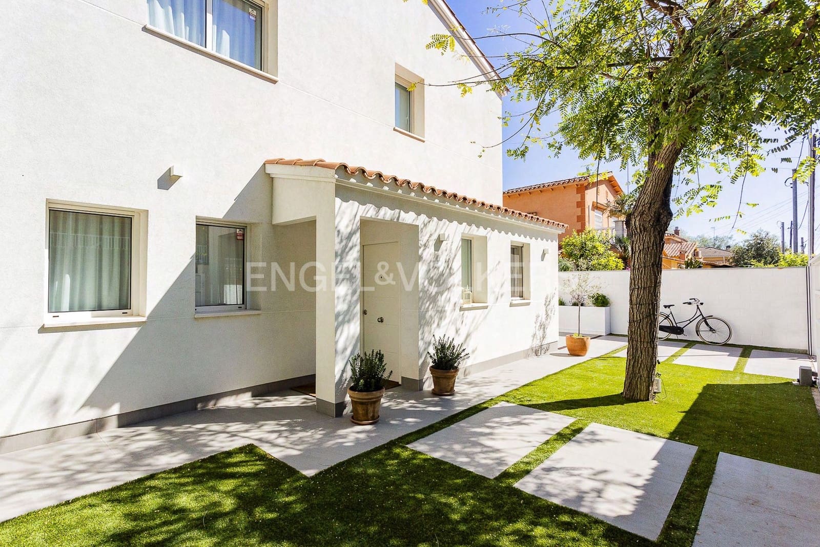 3 bedroom Villa for sale in Castelldefels with garage - € 1,195,000 (Ref: 9087882)