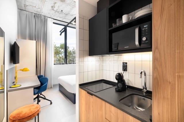 1 soveværelse Studio til leje i El Poblenou, Barcelona by med swimmingpool garage - € 1.825 (Ref: 9087895)