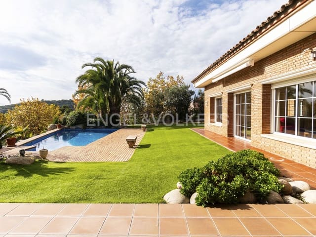 6 bedroom Villa for sale in Tiana with pool garage - € 2,100,000 (Ref: 9087896)