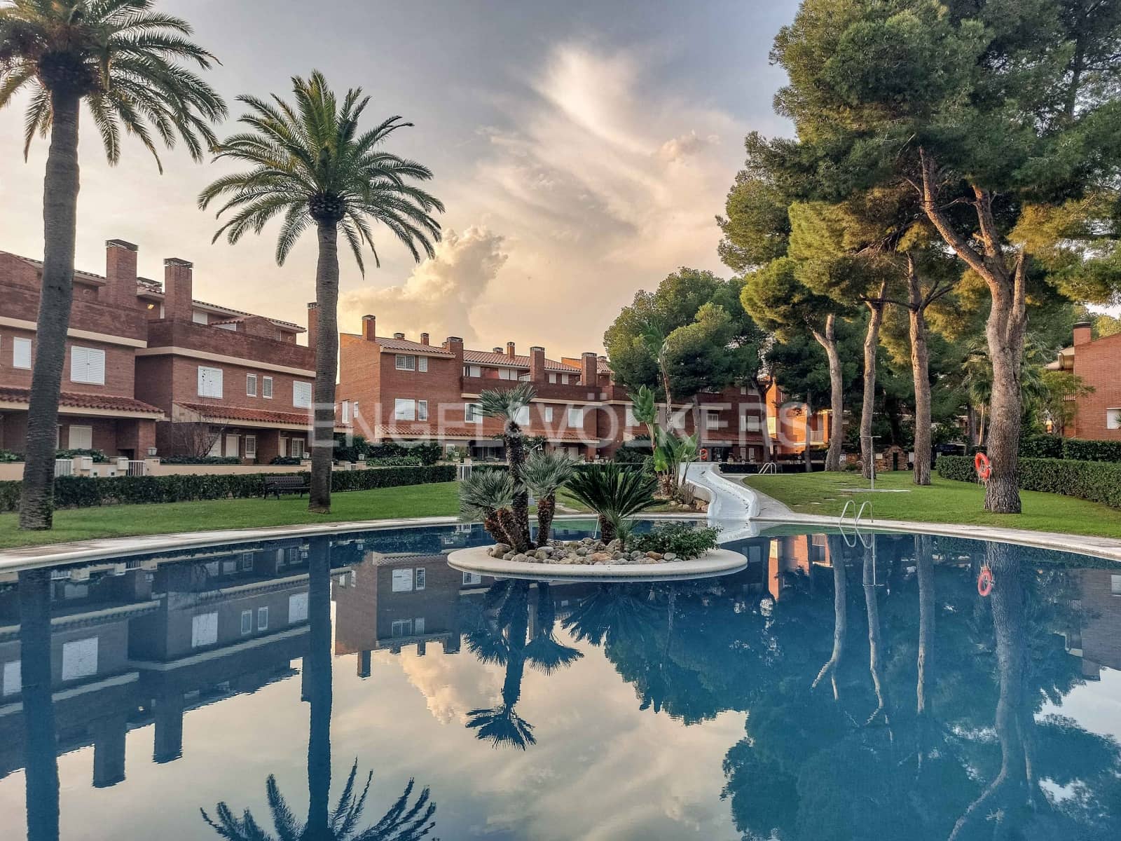 3 soveværelse Semi-Rækkehus til leje i Tarragona by med swimmingpool - € 2.000 (Ref: 9087949)