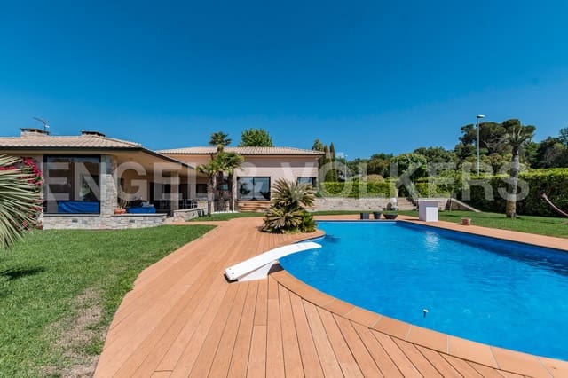 7 sypialnia Willa na sprzedaż w Seva z basenem garażem - 925 000 € (Ref: 9088018)