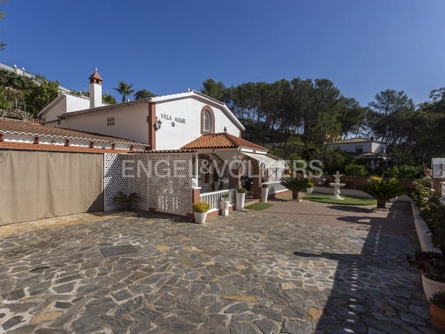 Chalet de 6 habitaciones en Sant Pere de Ribes en venta con garaje - 350.000 € (Ref: 9088055)