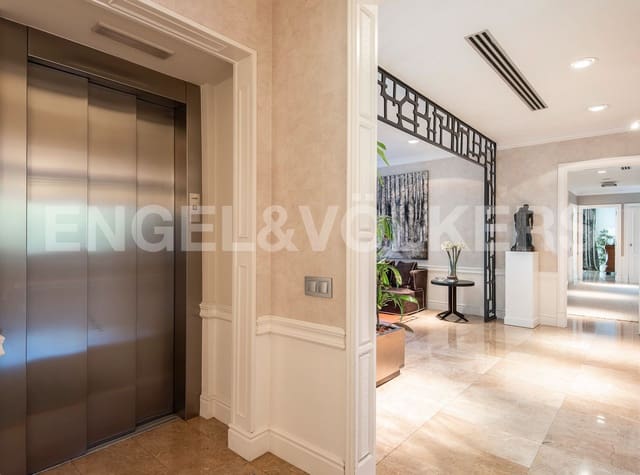 7 Zimmer Villa zu verkaufen in La Roca del Vallès mit Pool Garage - 1.200.000 € (Ref: 9088063)