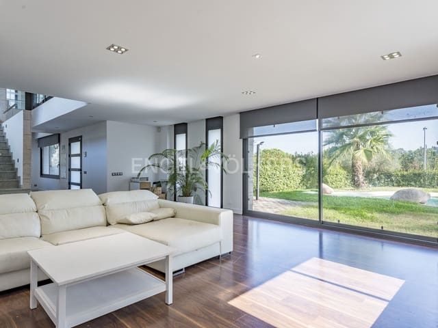 4 soveværelse Villa til salg i Vallromanes med swimmingpool garage - € 1.099.000 (Ref: 9088157)