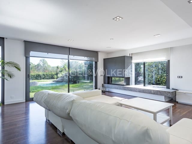 4 soveværelse Villa til salg i Vallromanes med swimmingpool garage - € 1.099.000 (Ref: 9088157)