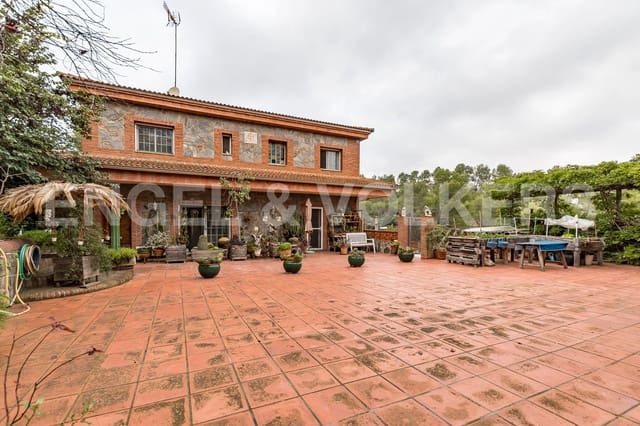4 soveværelse Villa til salg i Rubí med garage - € 499.000 (Ref: 9088191)