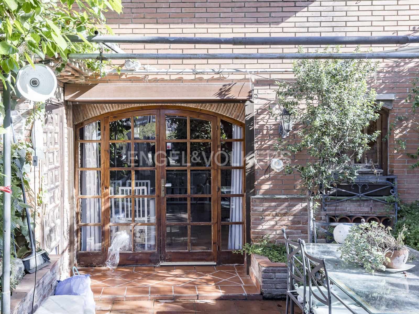 4 soveværelse Semi-Rækkehus til salg i Esplugues de Llobregat med garage - € 790.000 (Ref: 9090075)