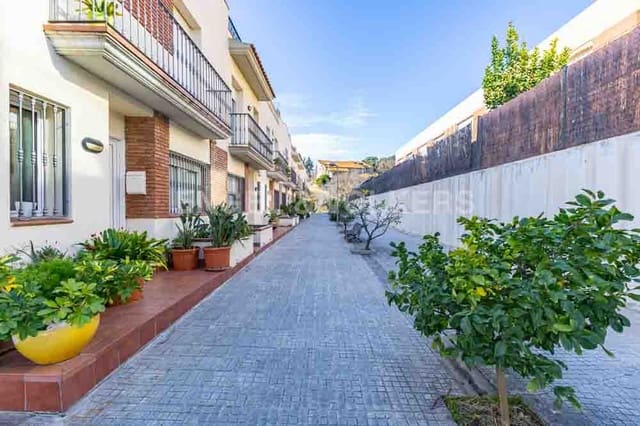 5 makuuhuone Huvila myytävänä paikassa Pineda de Mar mukana 
autotalli - 459 000 € (Ref: 9090082)