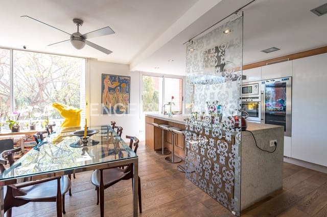 3 soveværelse Lejlighed til leje i La Vila Olímpica del Poblenou, Barcelona by - € 3.250 (Ref: 9090088)