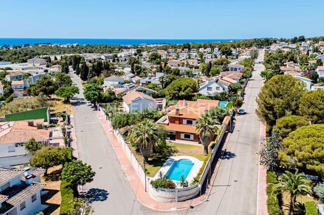 5 soverom Villa til salgs i El Vendrell med svømmebasseng - € 775 000 (Ref: 9090105)