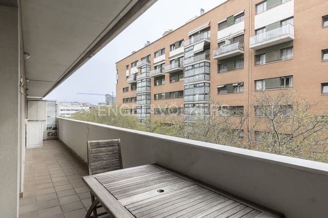 3 sovrum Lägenhet till salu i Diagonal Mar i El Front Marítim del Poblenou, Barcelona stad med garage - 690 000 € (Ref: 9090158)