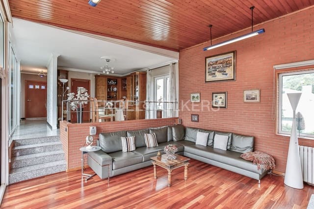 5 Zimmer Villa zu verkaufen in Santa Coloma de Cervelló mit Garage - 845.000 € (Ref: 9090315)