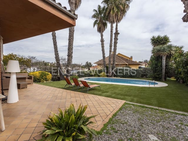 4 soveværelse Villa til salg i Vilanova i la Geltrú med swimmingpool garage - € 1.200.000 (Ref: 9090390)