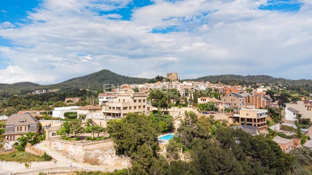 10 bedroom Finca/Country House for sale in El Papiol with pool garage - € 875,000 (Ref: 9090428)