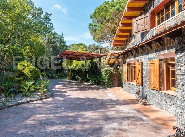 5 soveværelse Villa til salg i Sant Celoni med swimmingpool garage - € 680.000 (Ref: 9090471)
