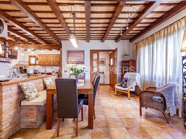 4 soveværelse Finca/Landehus til salg i Collsuspina med garage - € 399.000 (Ref: 9090476)