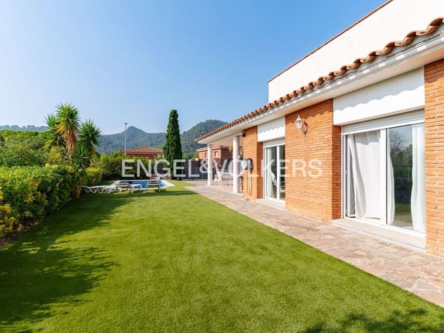 6 soveværelse Villa til salg i Argentona med swimmingpool - € 840.000 (Ref: 9090484)