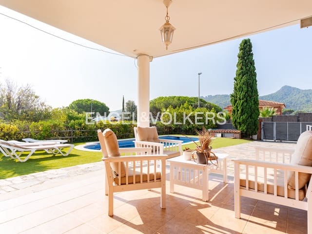 6 soveværelse Villa til salg i Argentona med swimmingpool - € 840.000 (Ref: 9090484)