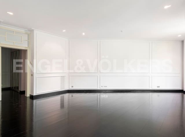 2 soveværelse Lejlighed til leje i La Dreta de L'Eixample, Barcelona by med garage - € 4.120 (Ref: 9090583)