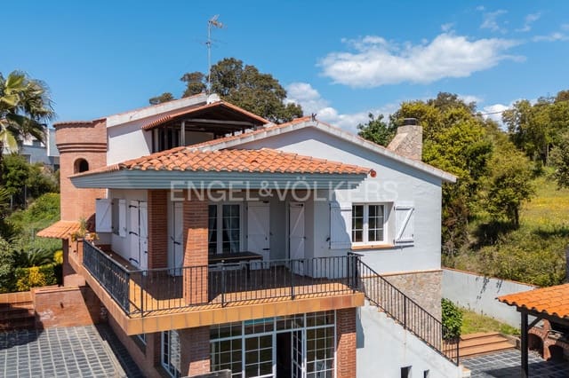 5 bedroom Villa for sale in Palafolls - € 540,000 (Ref: 9090587)