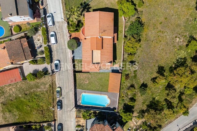 5 bedroom Villa for sale in Palafolls - € 540,000 (Ref: 9090587)