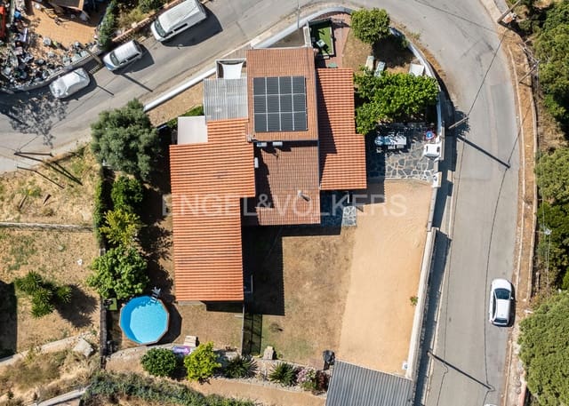 4 bedroom Villa for sale in Sant Cebrià de Vallalta with pool garage - € 395,000 (Ref: 9090598)