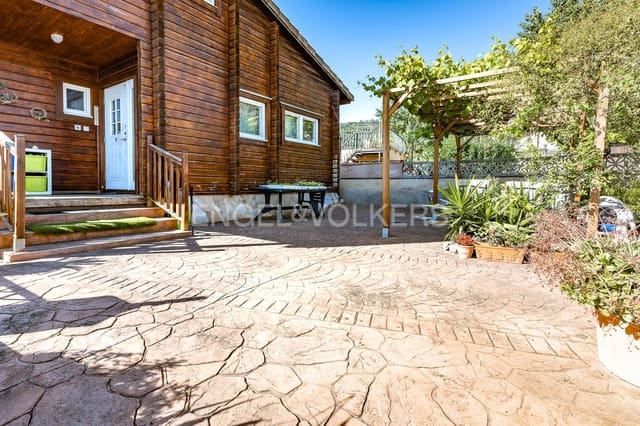 2 soveværelse Villa til salg i Sant Boi de Llobregat - € 650.000 (Ref: 9090607)