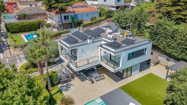 5 sypialnia Willa na sprzedaż w Castelldefels z basenem garażem - 2 975 000 € (Ref: 9090639)