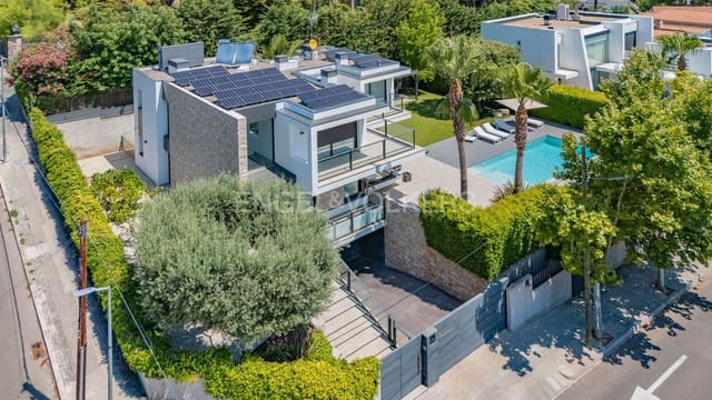 5 sypialnia Willa na sprzedaż w Castelldefels z basenem garażem - 2 975 000 € (Ref: 9090639)