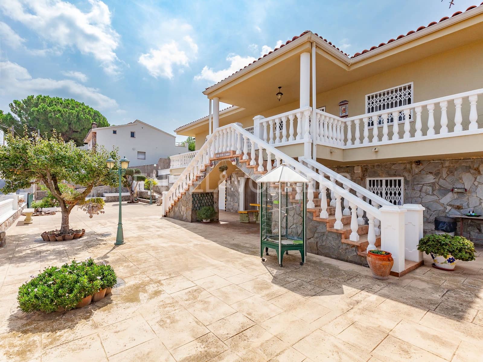 4 soveværelse Villa til salg i Terrassa med swimmingpool garage - € 475.000 (Ref: 9090735)