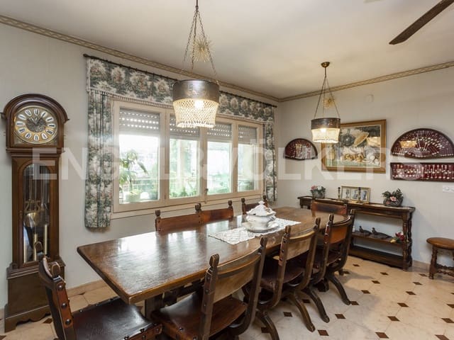 8 Zimmer Villa zu verkaufen in Banyeres del Penedès mit Garage - 420.000 € (Ref: 9090839)