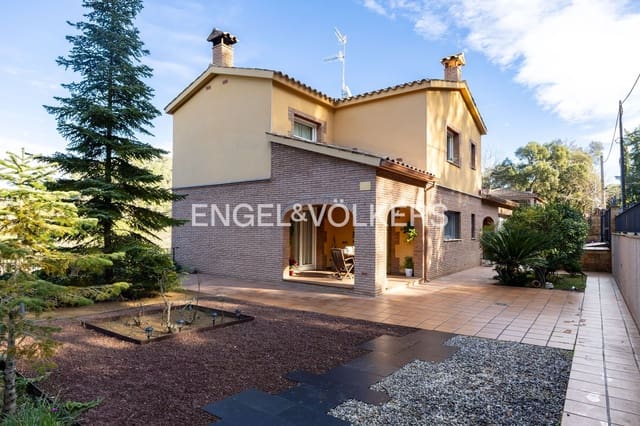 5 soveværelse Villa til salg i Vallgorguina med garage - € 485.000 (Ref: 9090961)