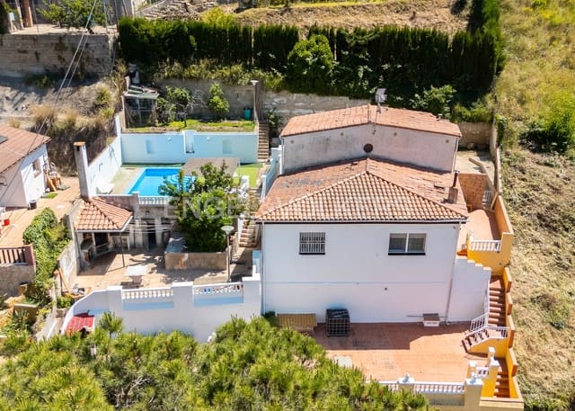 5 soveværelse Villa til salg i Sant Cebrià de Vallalta med swimmingpool garage - € 375.000 (Ref: 9090979)