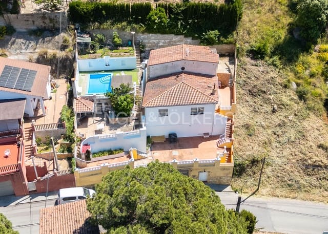 5 soveværelse Villa til salg i Sant Cebrià de Vallalta med swimmingpool garage - € 375.000 (Ref: 9090979)