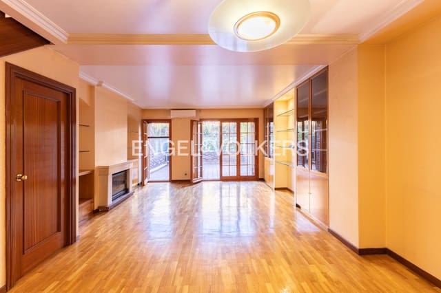 4 soveværelse Byhus til salg i Badalona med garage - € 640.000 (Ref: 9090983)