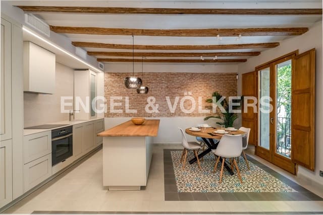 2 soveværelse Lejlighed til leje i El Barri Gòtic, Barcelona by - € 2.275 (Ref: 9091050)