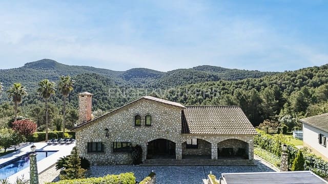 6 makuuhuone Maalaistalo myytävänä paikassa Corbera de Llobregat mukana uima-altaan 
autotalli - 1 150 000 € (Ref: 9091066)