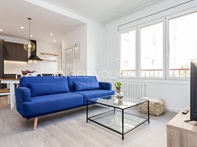3 soveværelse Lejlighed til leje i La Vila de Gràcia, Barcelona by - € 2.200 (Ref: 9091108)