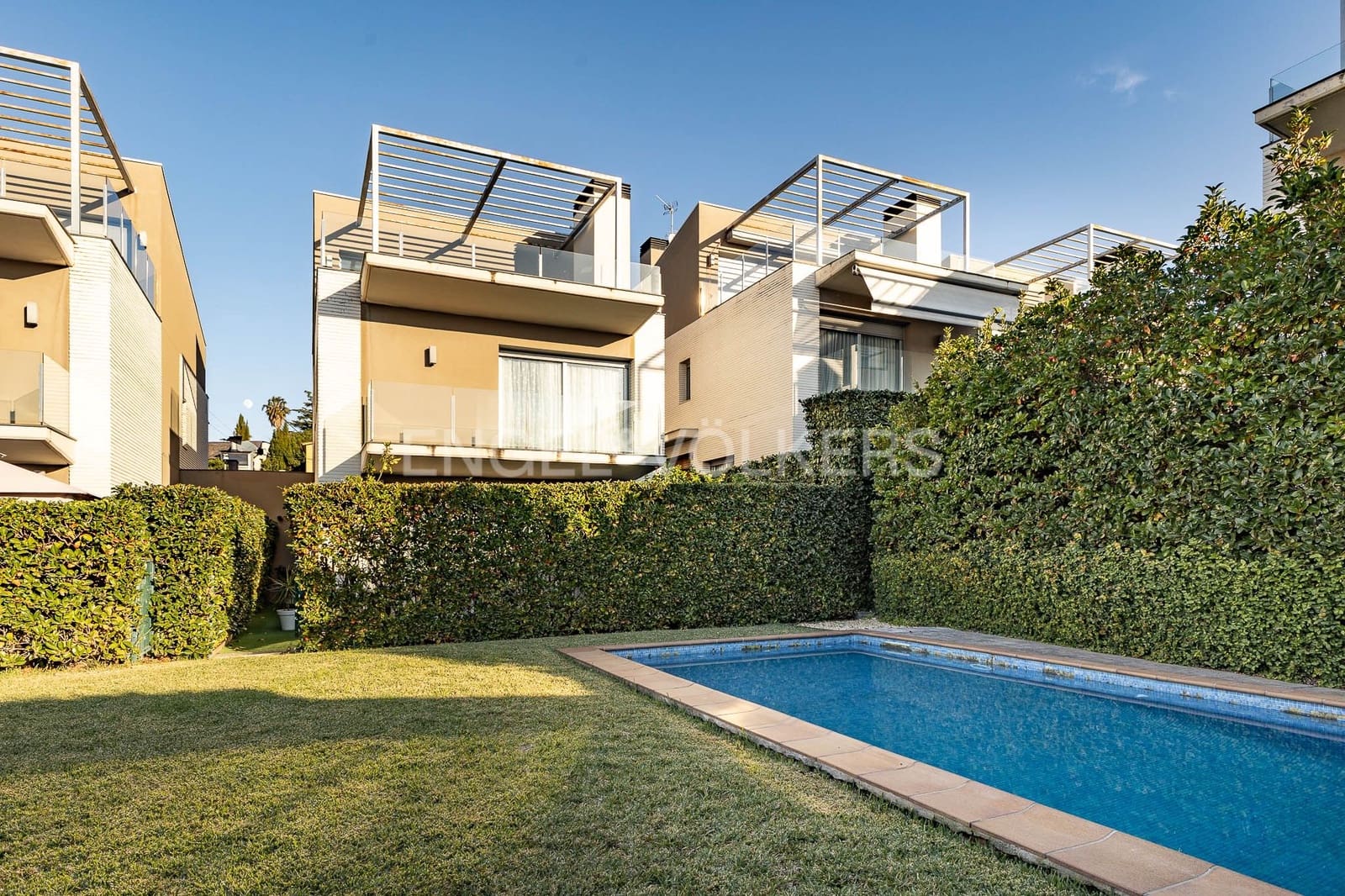 5 soveværelse Semi-Rækkehus til salg i Alella med swimmingpool garage - € 729.000 (Ref: 9091131)