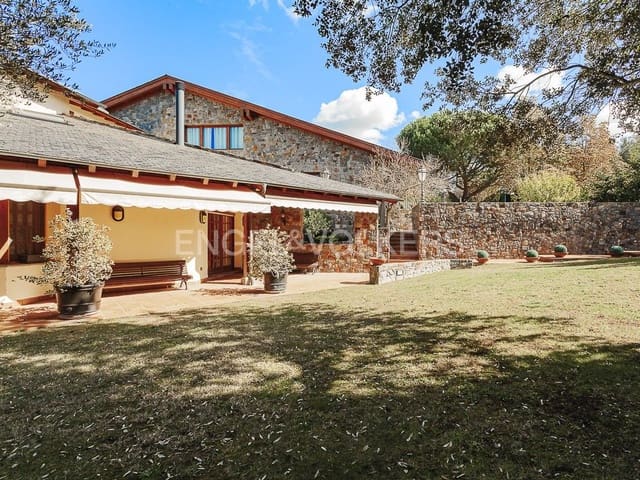 6 soveværelse Finca/Landehus til salg i Seva med swimmingpool garage - € 1.600.000 (Ref: 9091173)