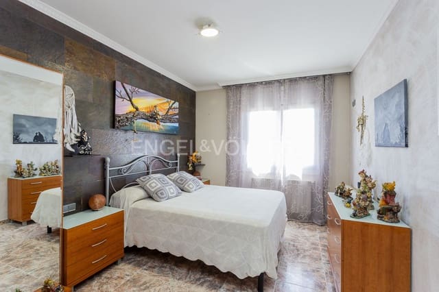 4 sypialnia Willa na sprzedaż w Sant Jaume dels Domenys z basenem garażem - 325 000 € (Ref: 9091305)