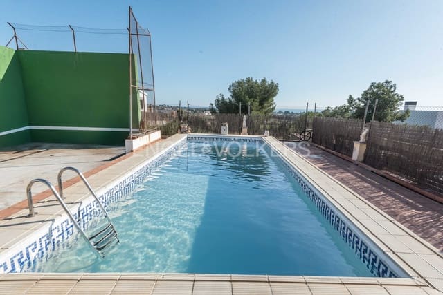 4 soveværelse Villa til salg i Vilanova i la Geltrú med swimmingpool garage - € 356.000 (Ref: 9091308)