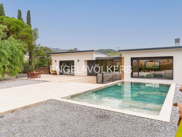 4 bedroom Villa for sale in Tiana with pool garage - € 1,900,000 (Ref: 9091559)
