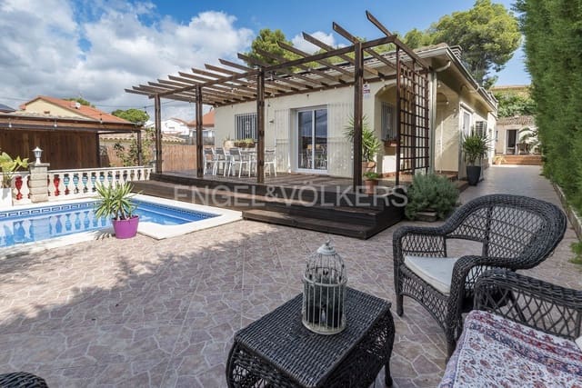 4 soveværelse Villa til salg i El Vendrell med swimmingpool garage - € 348.000 (Ref: 9091584)