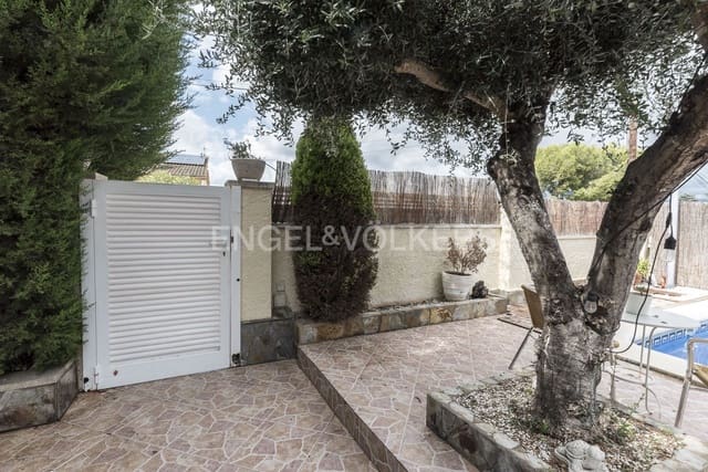 4 soveværelse Villa til salg i El Vendrell med swimmingpool garage - € 348.000 (Ref: 9091584)