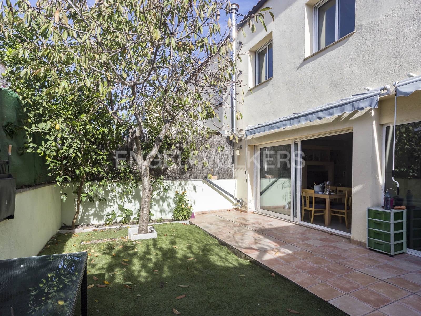 5 soveværelse Byhus til salg i Les Cabanyes med garage - € 370.000 (Ref: 9091686)