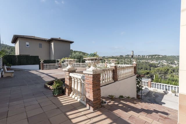 4 sypialnia Willa na sprzedaż w Canyelles z basenem garażem - 399 000 € (Ref: 9091690)