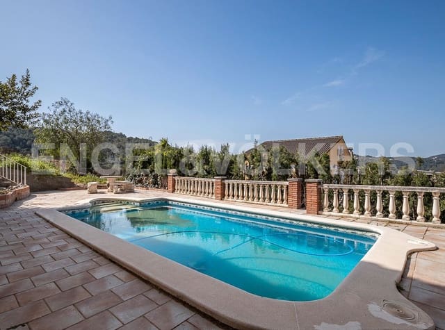 4 sypialnia Willa na sprzedaż w Canyelles z basenem garażem - 399 000 € (Ref: 9091690)